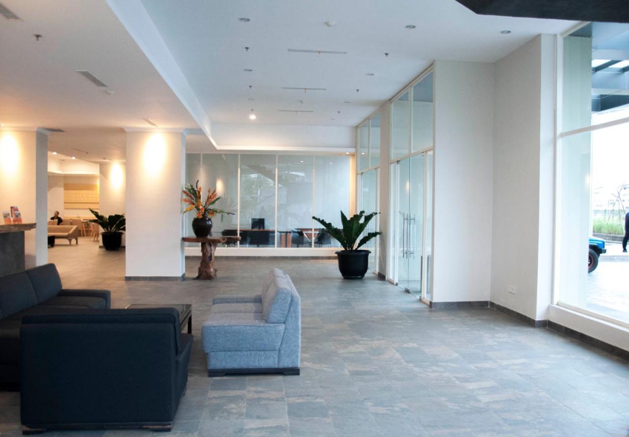 Skyland City Hotel Jatinangor Cilimus Eksteriør bilde